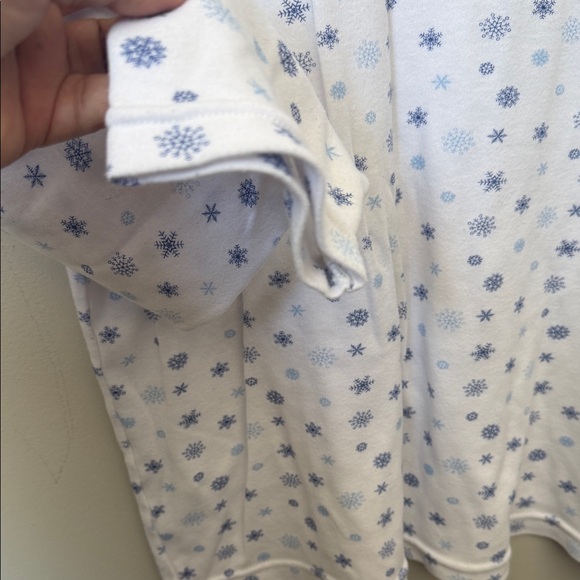 Basic Editions White Top with Blue Snowflakes - Picture 4 of 6